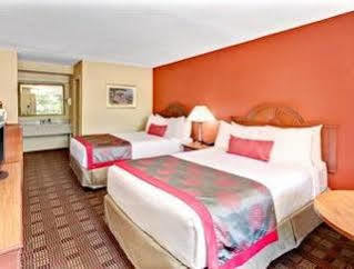 Ramada By Wyndham West 2*