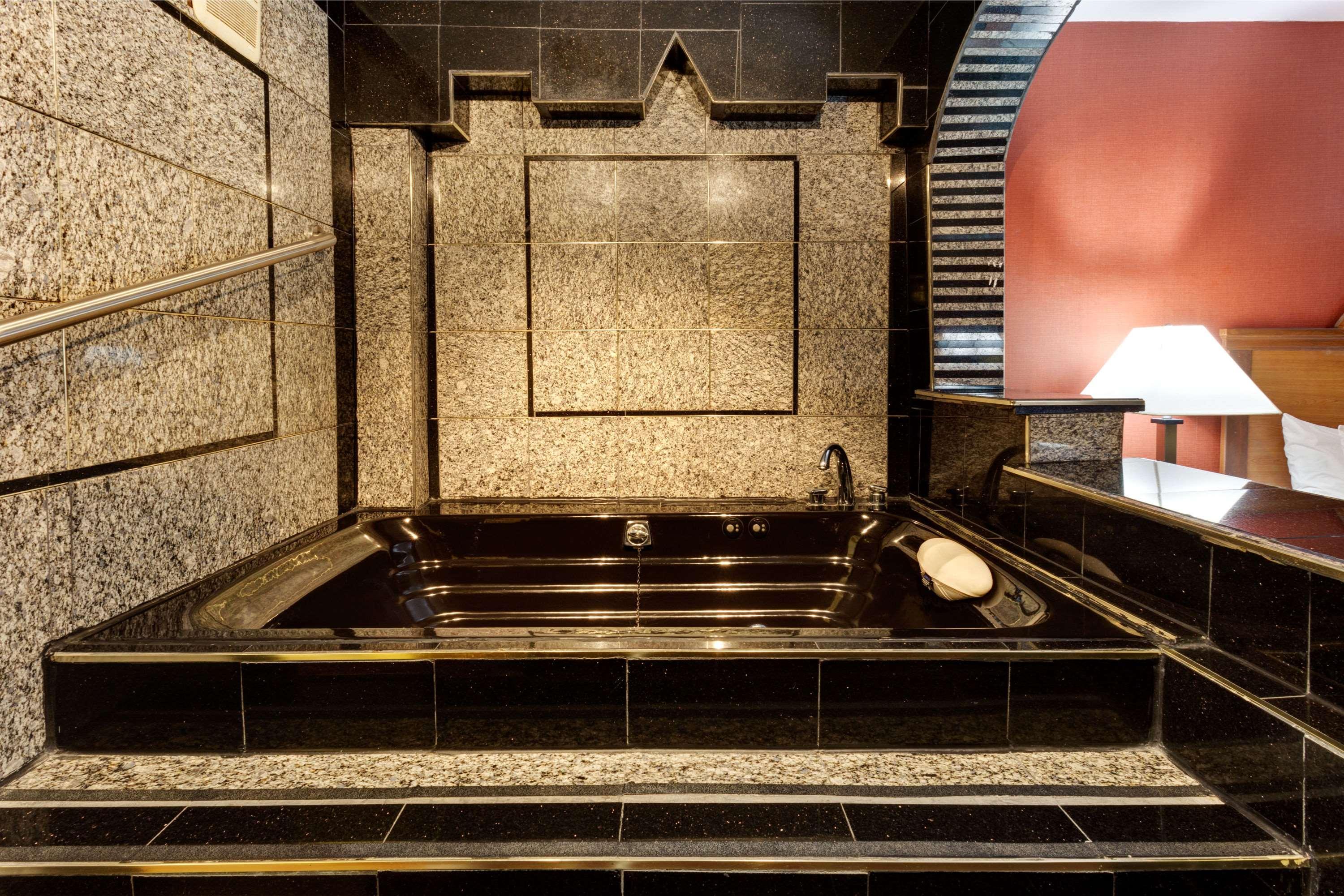 Hotel Ramada By Wyndham West 2*