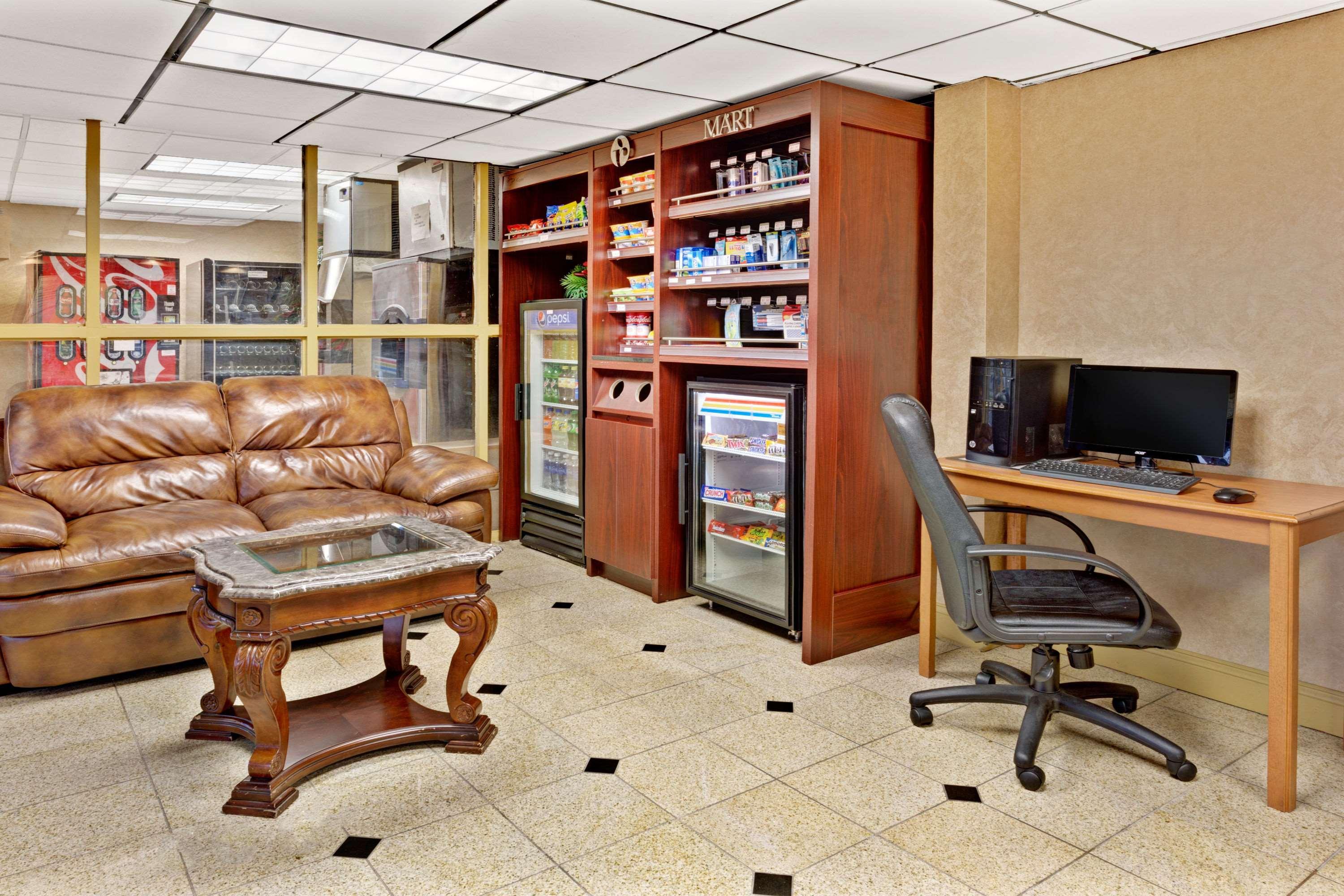 Ramada By Wyndham West 2*
