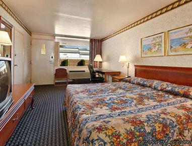 Ramada By Wyndham West Hotel 2*