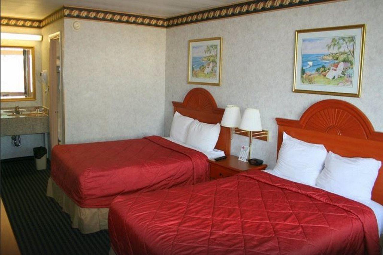 Hotel Ramada By Wyndham West